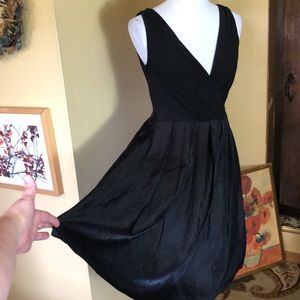 EVAN PICONE size 8 Wrap Vneckline Pleated Organza-like Skirt Party Cozy Comfort